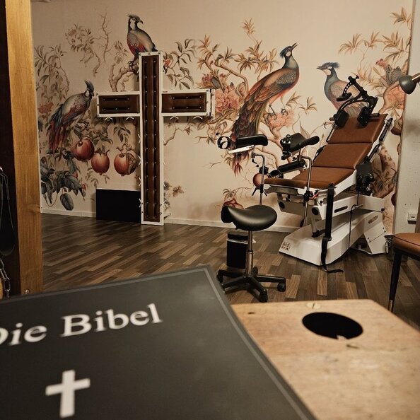 05.blasphemie_mit-biebel.jpg