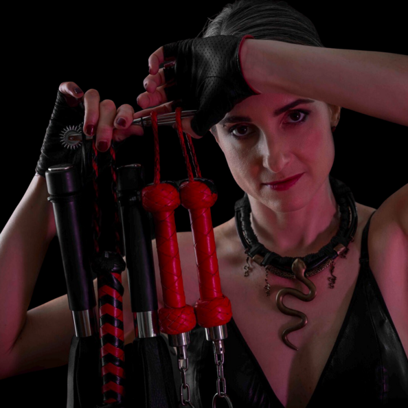 03.Hekate_mit_Flogger.png