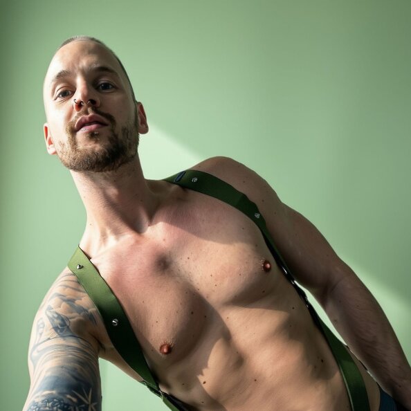 18-adrian-hosentraeger.jpg