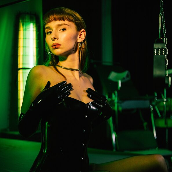 10-bria-lestange-junge-domina-mit-klarem-blick.jpeg
