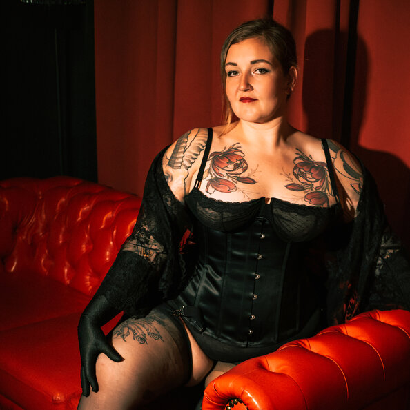 150-helena-heartness-strenger-blickjpg.jpg