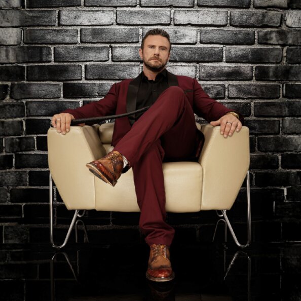 10.richard-von-baden-erwatet-dich-auf-dem-Sofa.JPG