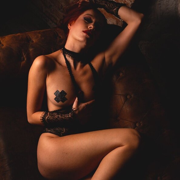 30.ruby-june-diffuses-dunkel.jpg