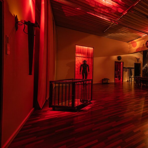 der-tempel/01-tempel-domina-bizarrstudio-atrium-bdsm.jpeg