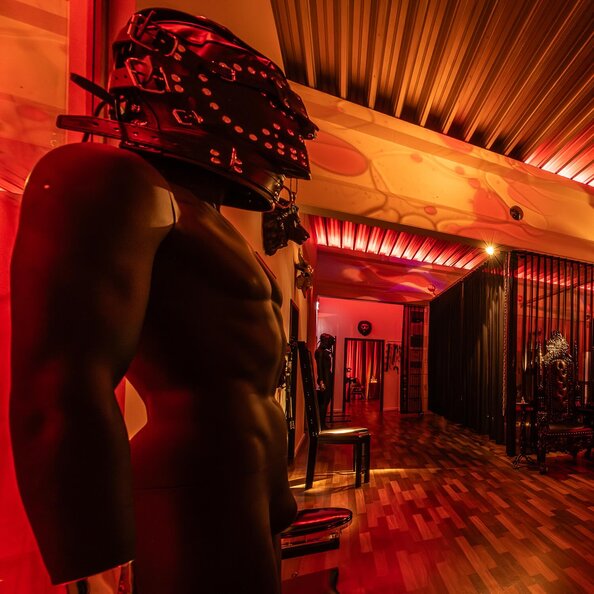 03-tempel-domina-bizarrstudio-atrium-bdsm.jpg.jpeg