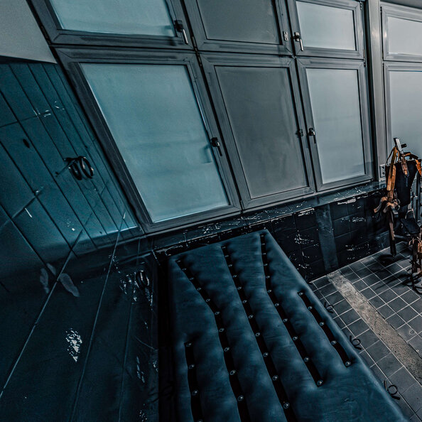 07-gefangnis-dominastudio-atrium-bdsm-zelle-knast.jpg