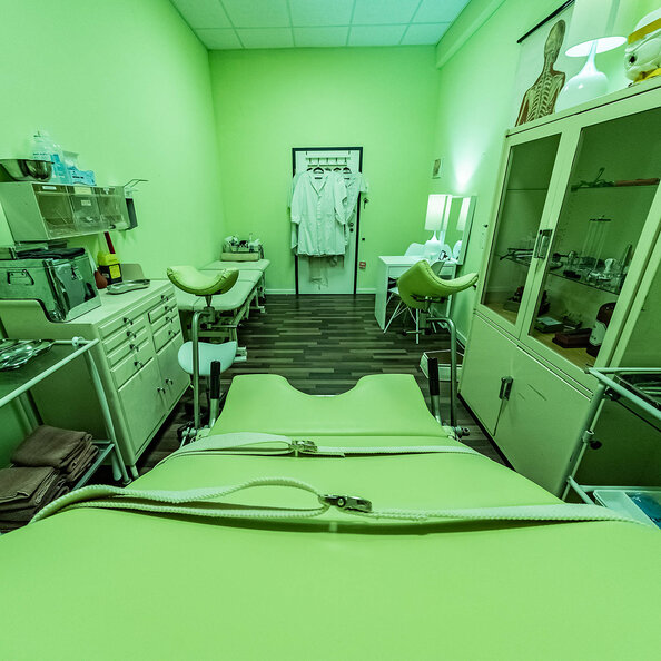 kinky-klinik/01-ambulanz-dominastudio-atrium-bdsm-clinic.jpg