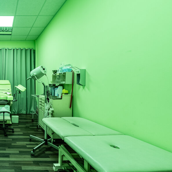 03-ambulanz-dominastudio-atrium-bdsm-clinic.jpg