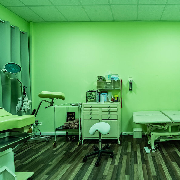 06-ambulanz-dominastudio-atrium-bdsm-clinic.jpg