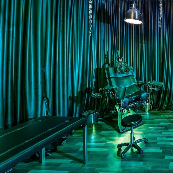 04-empfang-domina-bizarrstudio-atrium-bdsm.jpeg