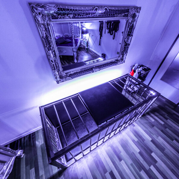 03-silber-domina-bizarrstudio-atrium-bdsm.jpg.jpg
