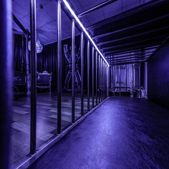 04-silber-domina-bizarrstudio-atrium-bdsm.jpg.jpg